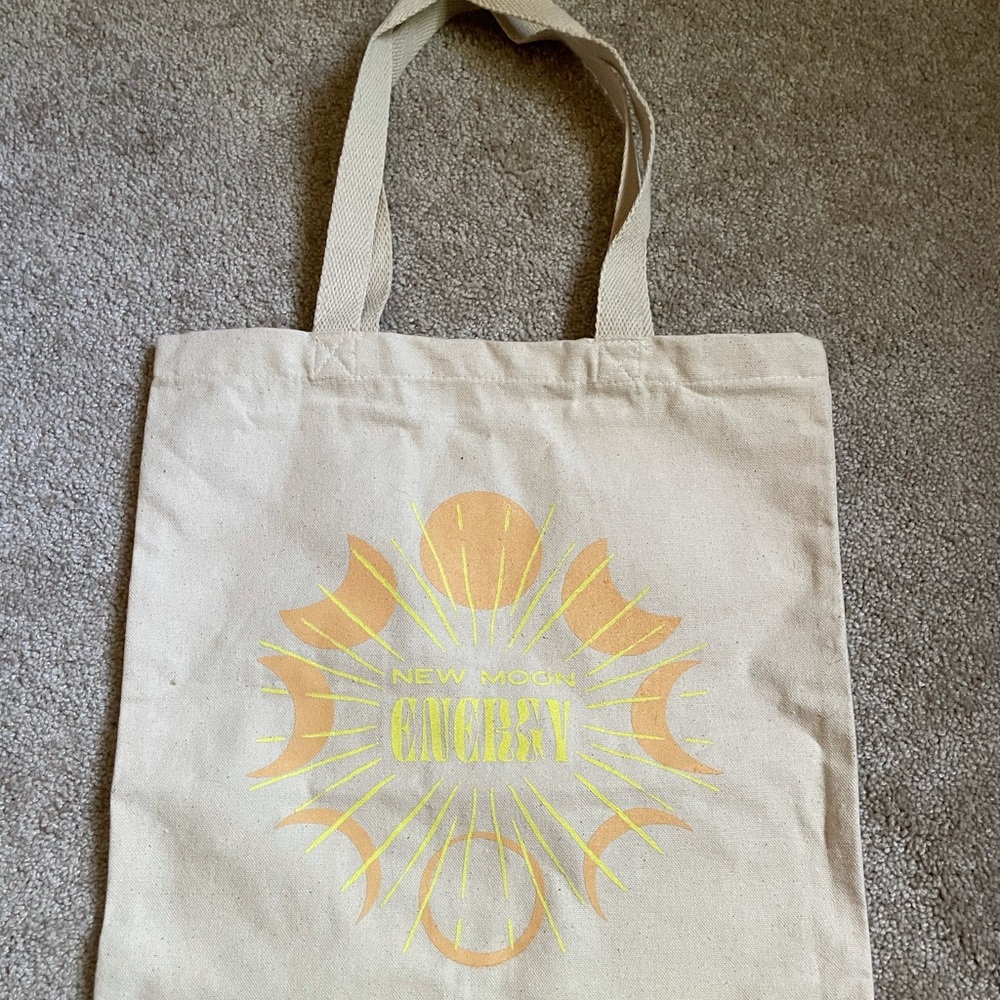 Tote bag